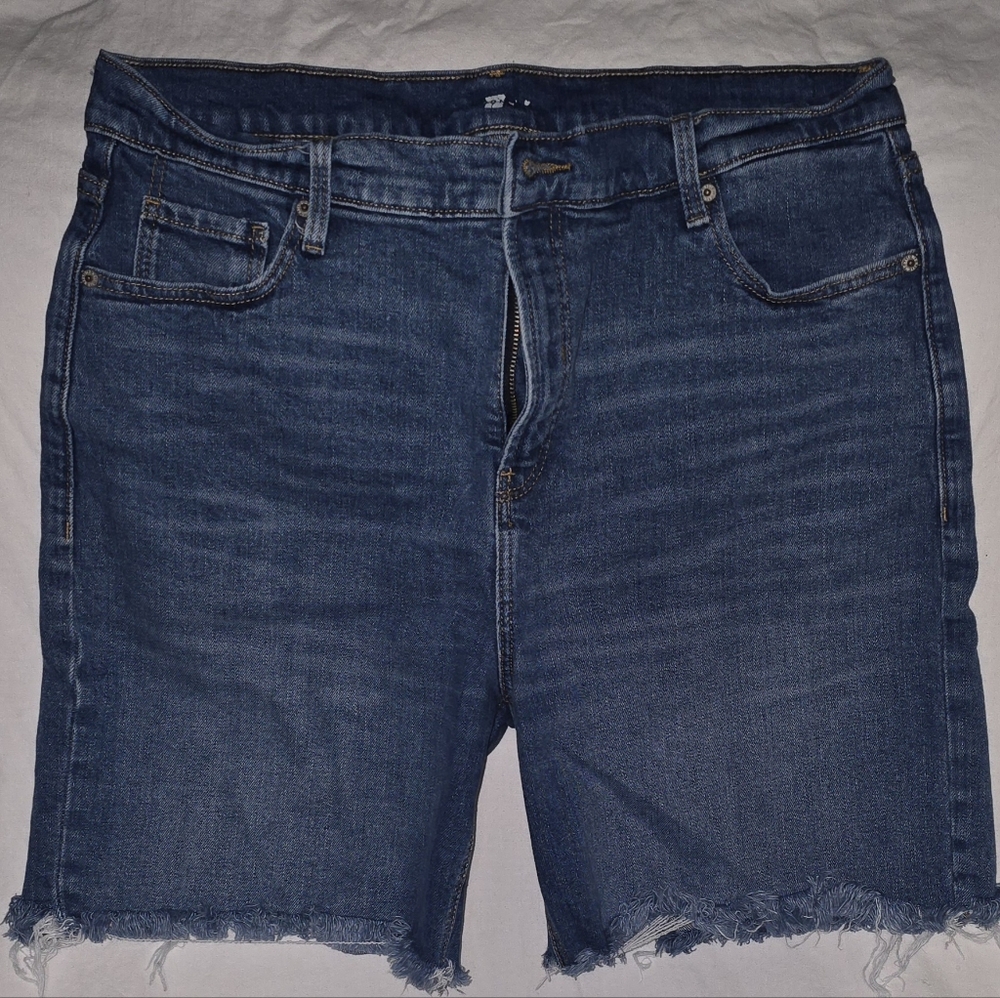 Old Navy women's 14 denim shorts, frayed hem, 7 in inseam